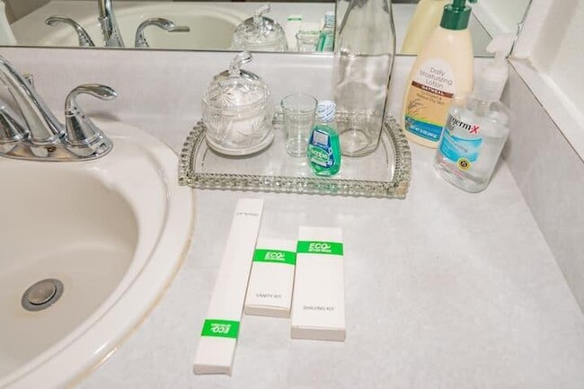 Foto del edificio - 563 Primrose Dr