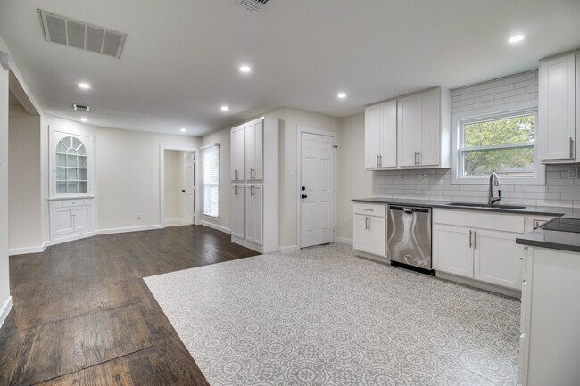 Kitchen / Utility Room (not shown) - 975 S Waco St