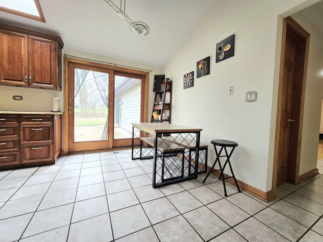 Building Photo - 230 Fairfield Ct