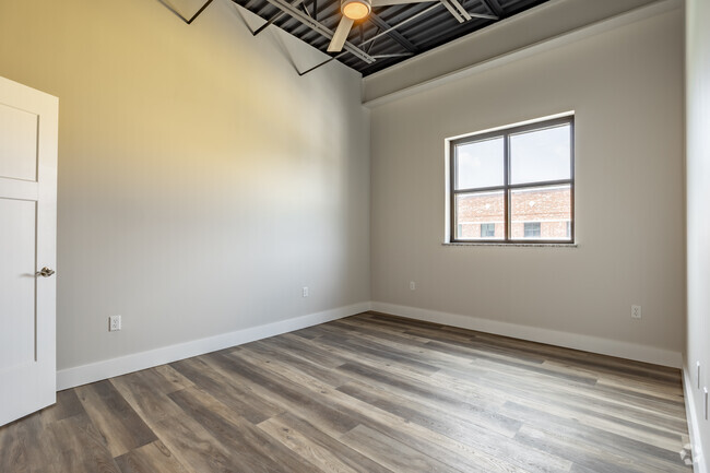 1BR, 1BA - 1007SF - Lofts at Midland Commons