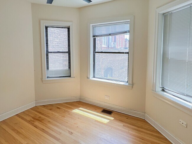 Foto del edificio - 638 W Roscoe St