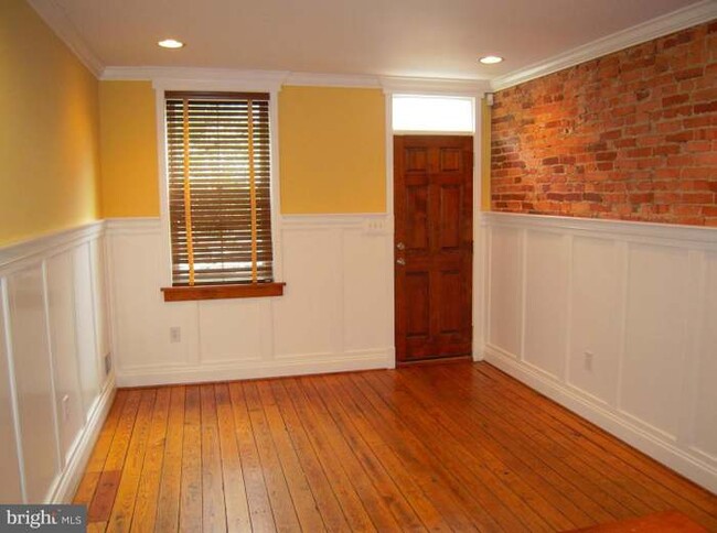 Front Interior Space - 1404 Haubert St