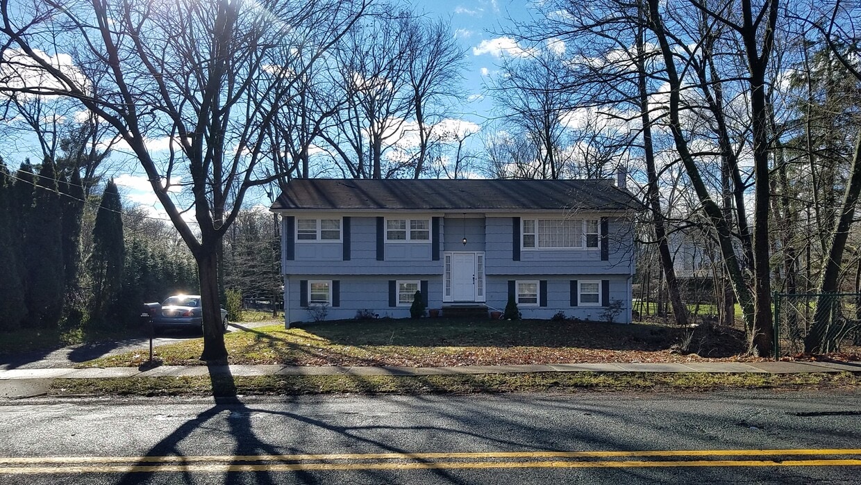 940 E Glen Ave, Ridgewood, NJ 07450 House for Rent in Ridgewood, NJ