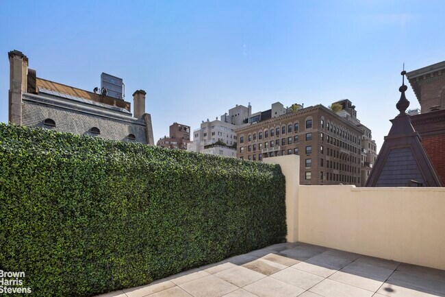 Foto del edificio - Beautiful Office Units in Townhouse