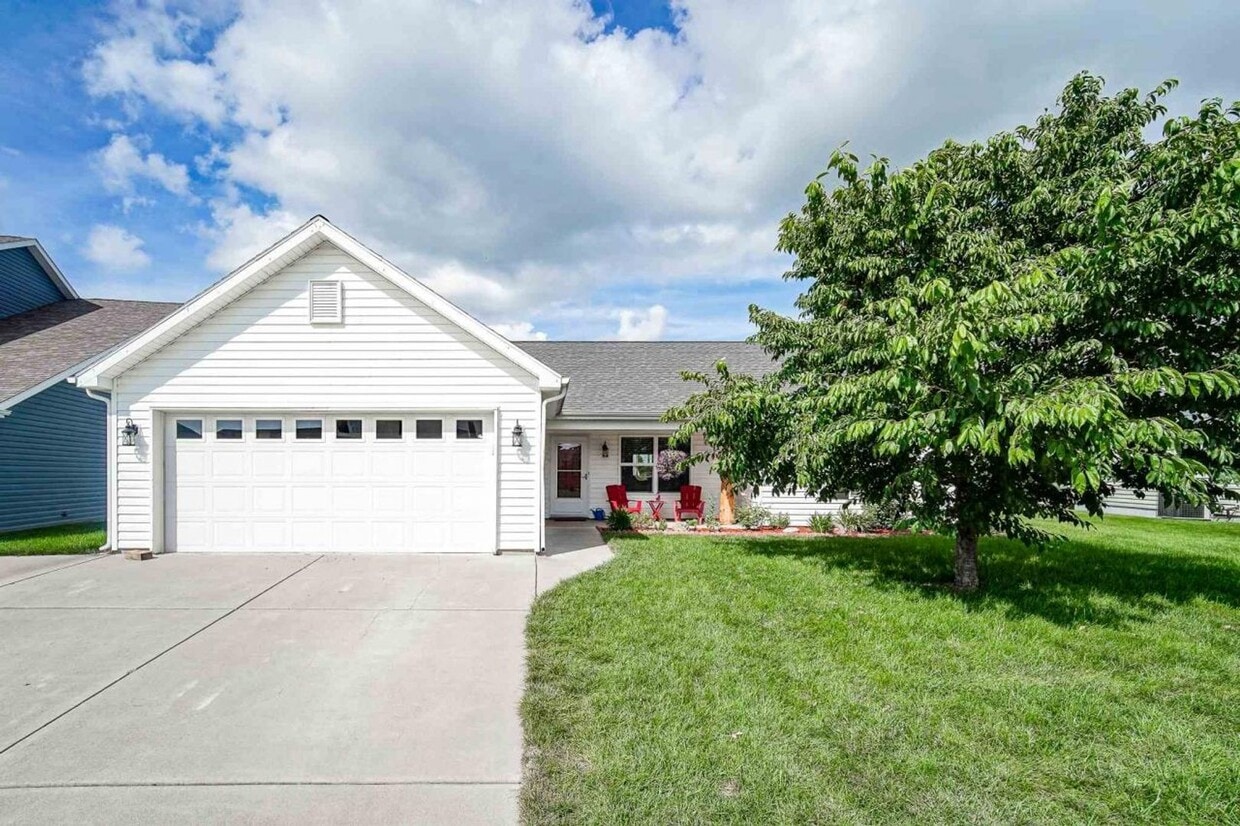 Primary Photo - STONES CROSSING...3 Bed 2 Bath