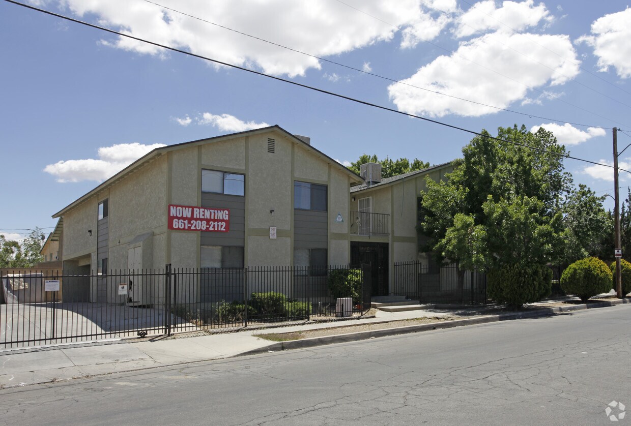 Primary Photo - 440 E Avenue Q3