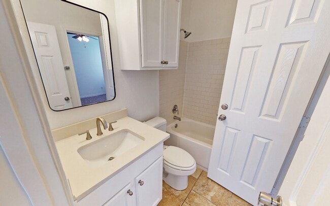 Building Photo - One Block to A&M! Kyle Field walking distance! Newly remodeled, all appliances, 5 bd/4 bth across...