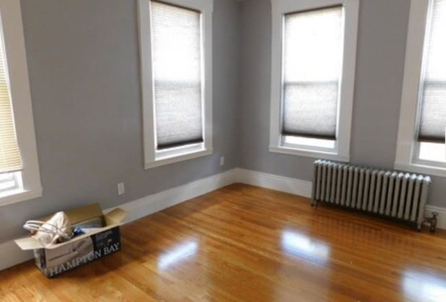 Building Photo - 168 River St