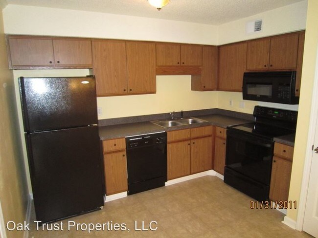 Building Photo - 2 br, 1.5 bath House - 2435 Woodstock Ave