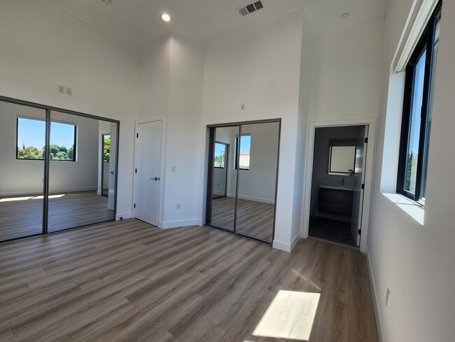 Foto del edificio - 6061 Fulton Ave