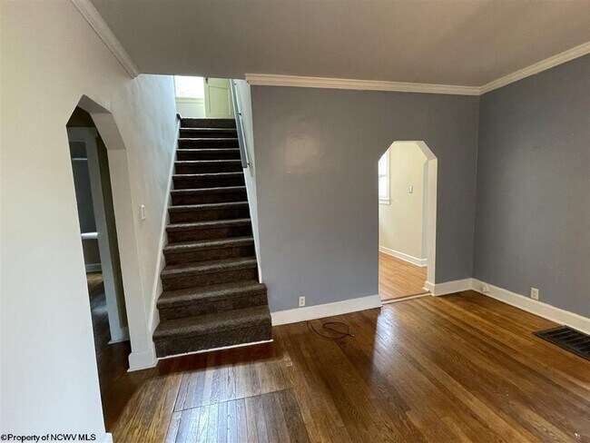 Building Photo - 1016 E Brookside Dr