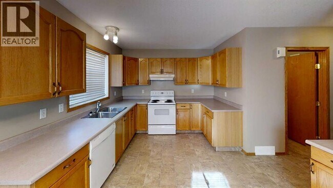 Photo du bâtiment - 9503-9103 103 Ave