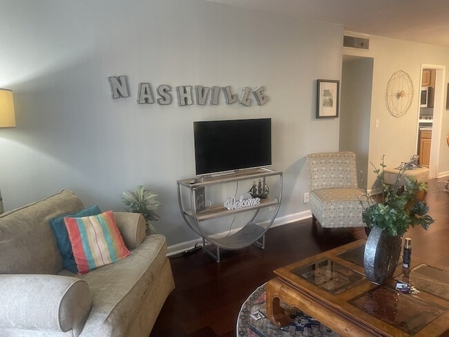 Photo - 555 N Dupont Ave Apartment