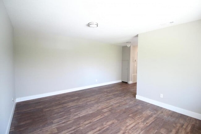 Building Photo - 6020 Metcalf Ln