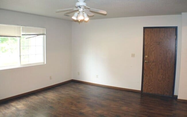 Building Photo - $1,125 | 2 Bedroom, 1 Bathroom Condo | Pet Friendly* | Available for August 1st, 2026 Move In!