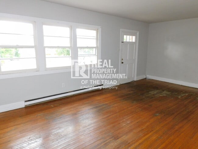 Building Photo - Affordable 2 Bed / 1 Bath Home Near Lots o...