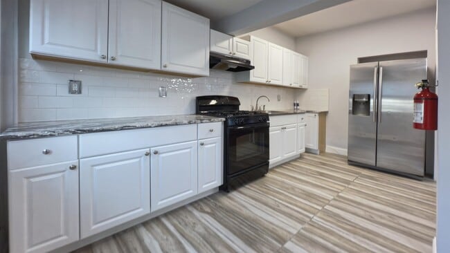 Building Photo - 273 Woodlawn Ave