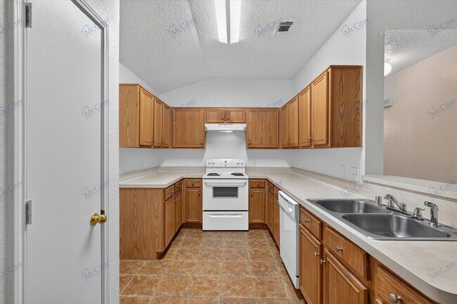 Foto del edificio - 10340 Blackjack Oaks Dr