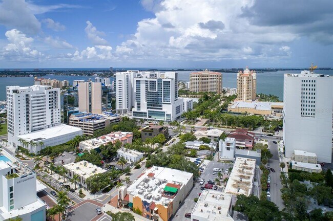 Foto del edificio - 100 Central Ave