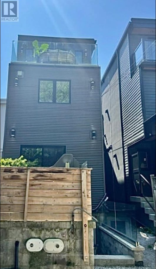 Building Photo - 111 Boston Av