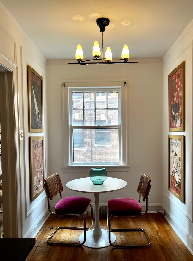 Foto del edificio - 2330 N Lincoln Park W