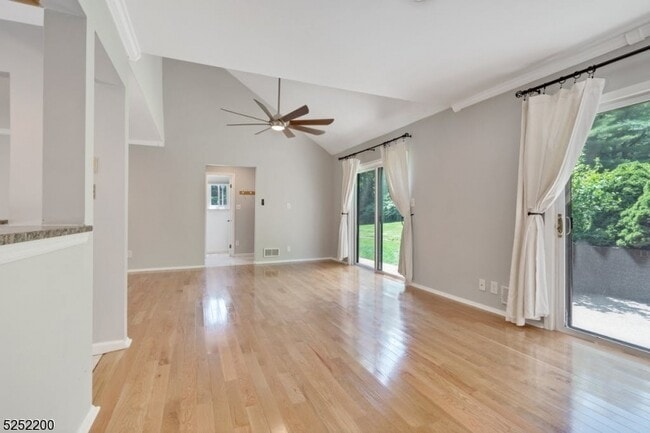 Building Photo - 4 Yacenda Dr