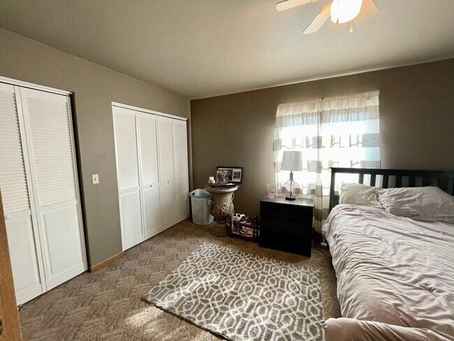 Foto del edificio - 76 W Washington St