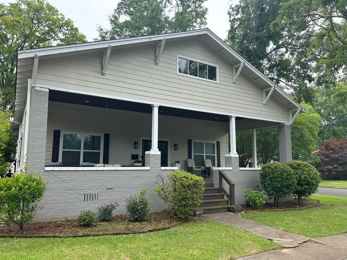 Foto principal - 4901 6th Ave S