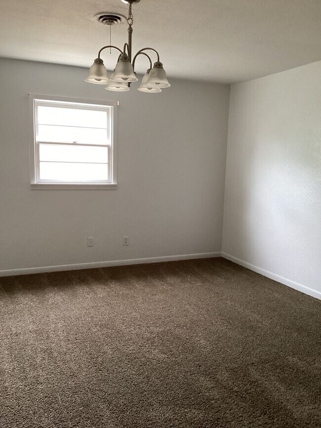Foto del edificio - Spacious 3 Bedroom! Close to ENMU Campus! ...