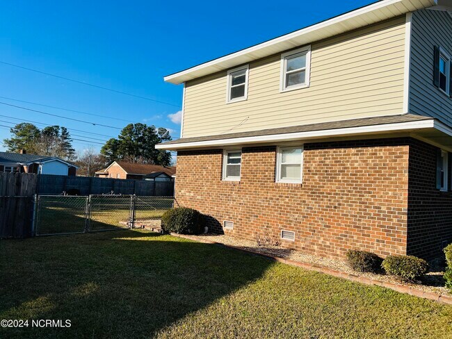 Building Photo - 4130 Terrace Dr