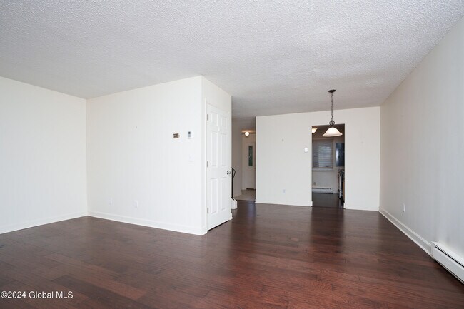 Building Photo - 7 Briarwood Terrace