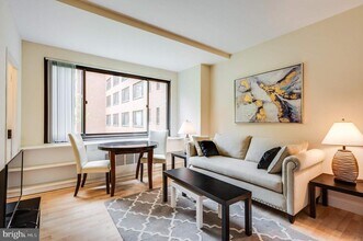 Building Photo - 1021 Arlington Blvd