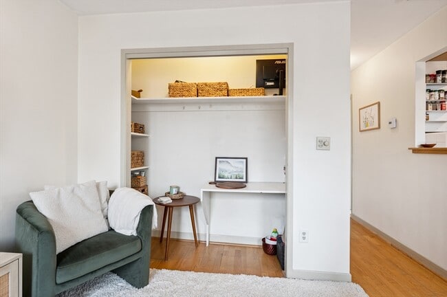 Building Photo - 5 Grove St