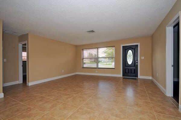 Foto del edificio - 1238 W Shore Dr