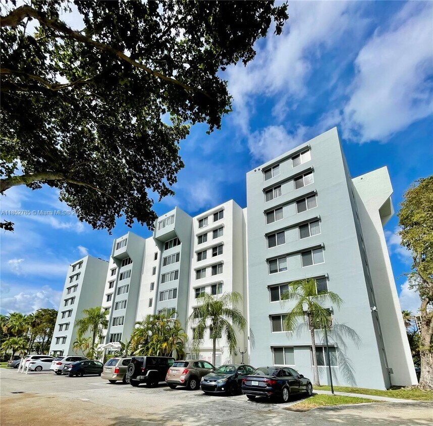 Foto principal - 9143 SW 77th Ave