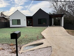 Building Photo - 1304 Lipan Trail