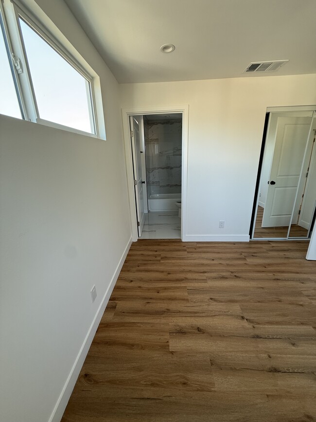 Building Photo - 12406 Cantara St