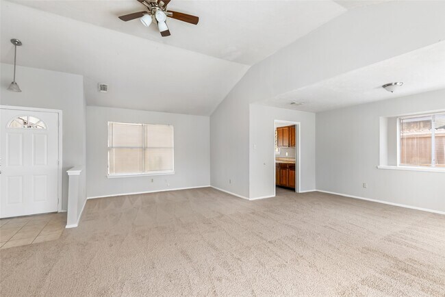 Foto del edificio - 7310 Maple Walk Dr