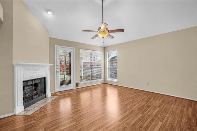 Foto del edificio - 568 Grace Ln