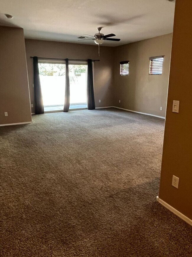 Foto del edificio - Desirable Chandler Location!