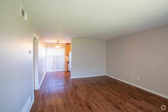 2 BR, 1 BA - 802 SF - Town Center Apts