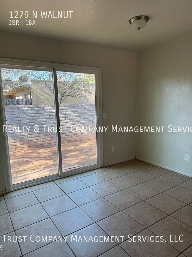 Foto del edificio - 1279 N WALNUT-