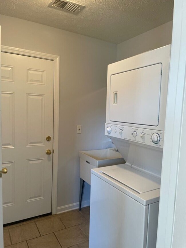 Foto del edificio - 111 Croghan Way