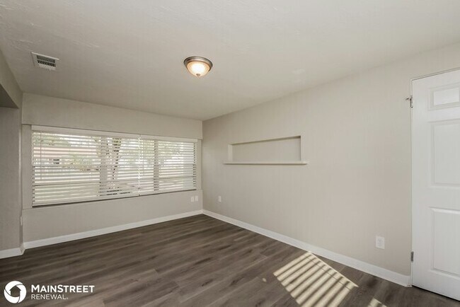 Building Photo - 5458 Wren St