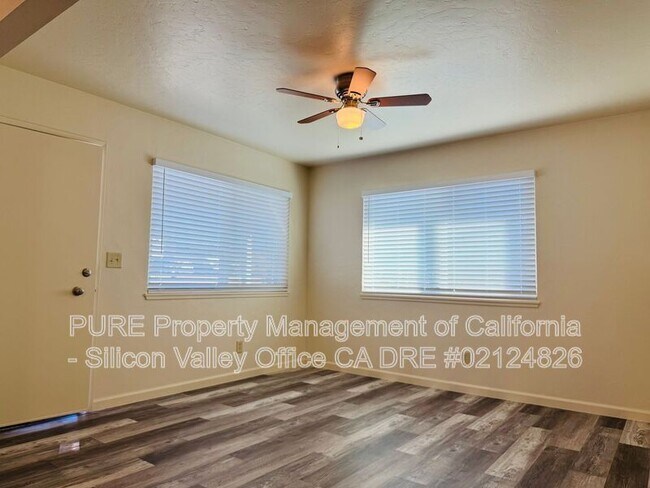 Foto del edificio - 569 Green Valley Rd