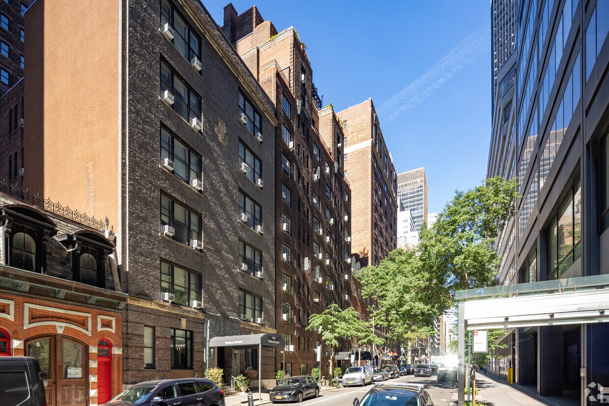 Primary Photo - 140 E 40th St