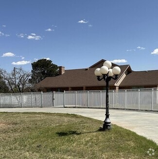 Building Photo - 1002 E County Rd 127