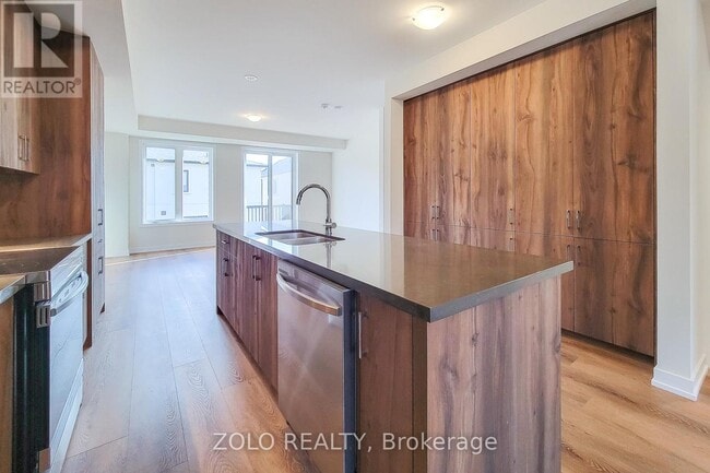 Building Photo - 1364 Kaniv St