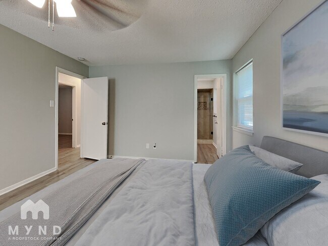 Building Photo - 904 Redbud St