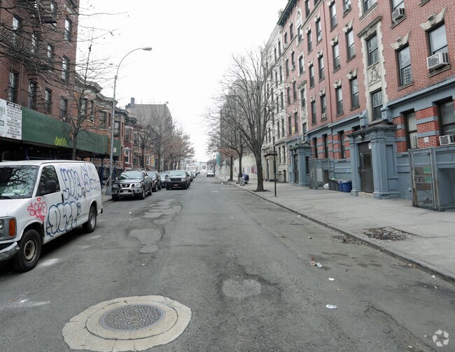 Foto del edificio - 2595 Briggs